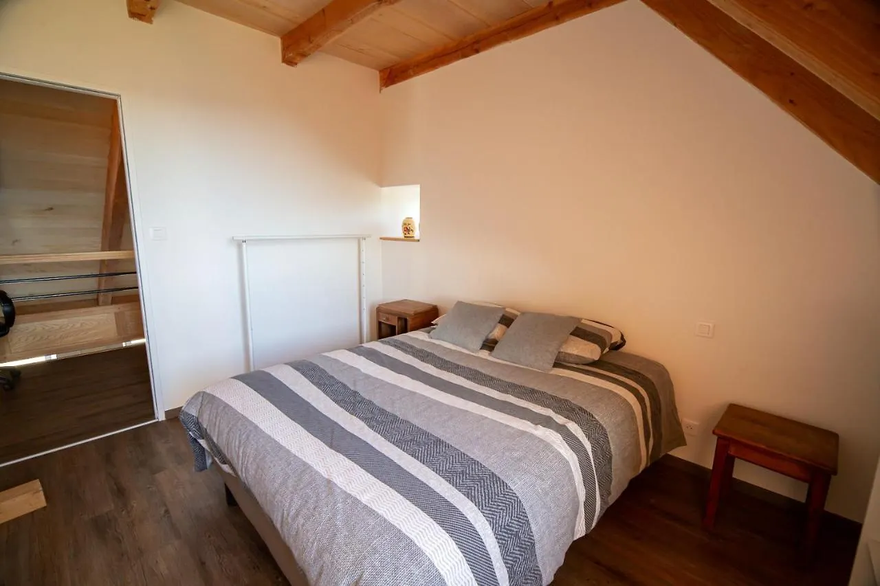 Appartement de 2 chambres avec balcon amenage a Saint Come d'Oltc France
